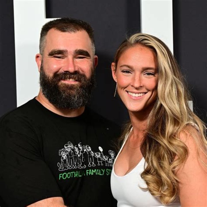 Adrian Clayborn Biography, Age, Height, Wife, Net Worth, Family