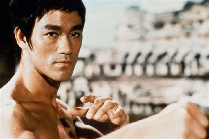 Bruce Lee biografía, edad, altura, esposo, net worth, familia