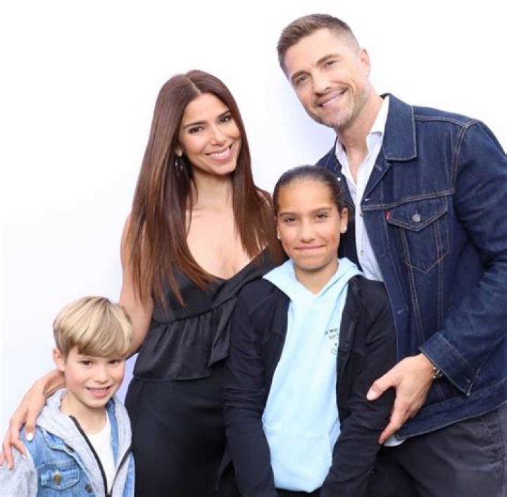 Eric Winter Biography, Age, Height, Wife, Net Worth, Family