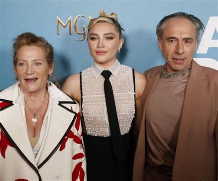 Florence Pugh Biography, Age, Height, Husband, Net Worth, Family