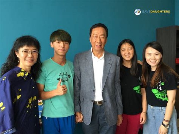 Terry Gou Biography, Age, Height, Wife, Net Worth, Family